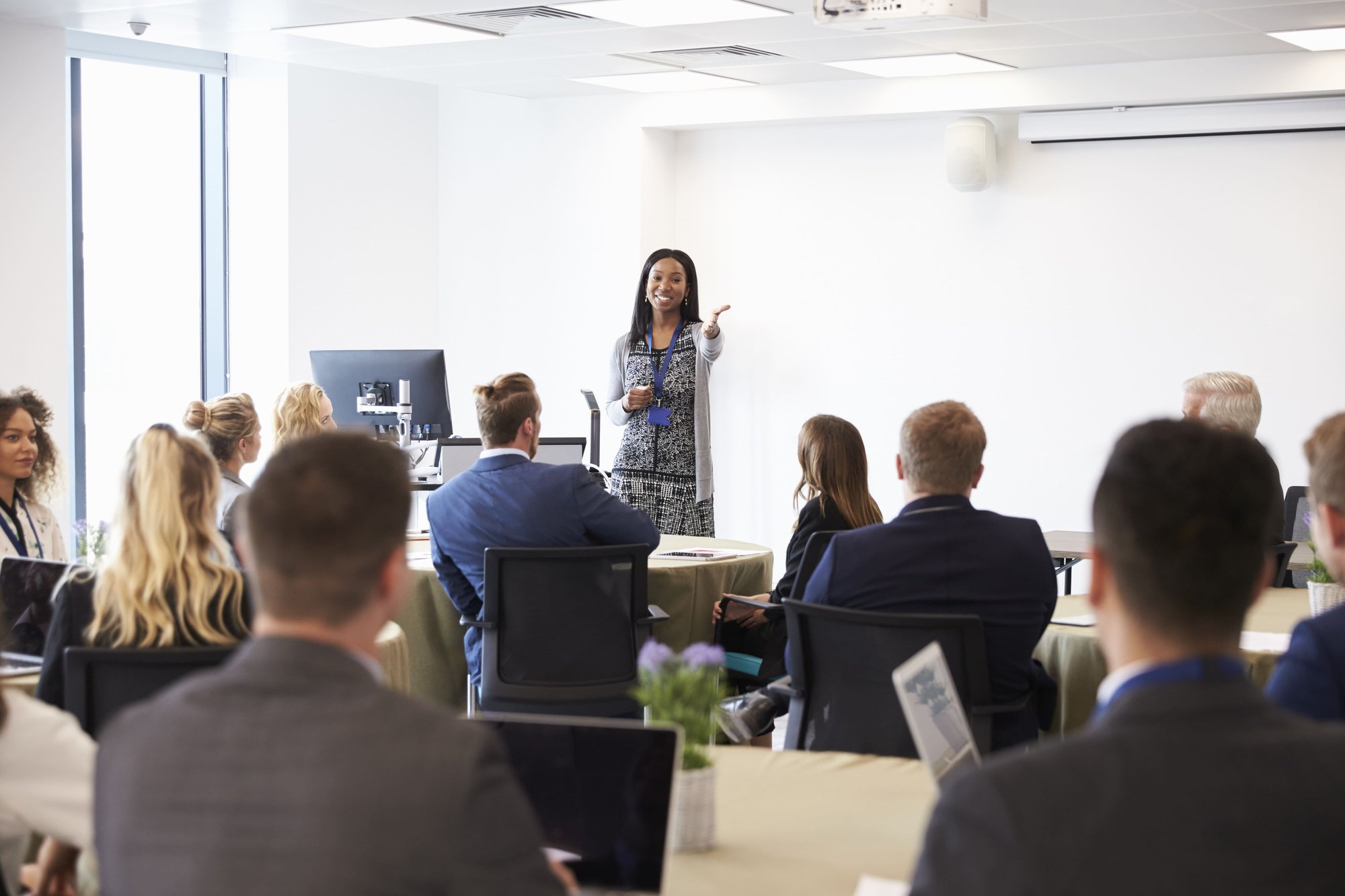 woman-presenting-business-to-group-in-conference-r-2026-01-05-06-28-05-utc (1)