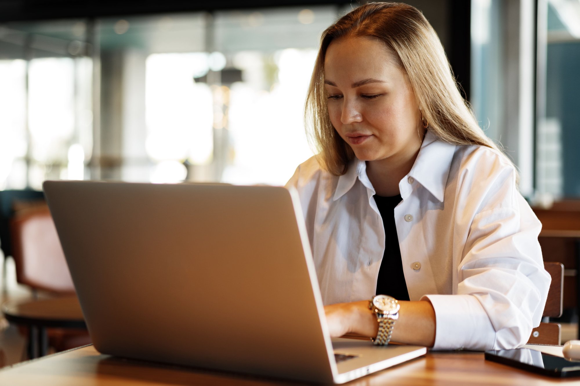 young-businesswoman-sitting-in-a-cafe-and-working-2026-01-08-06-57-52-utc (1)